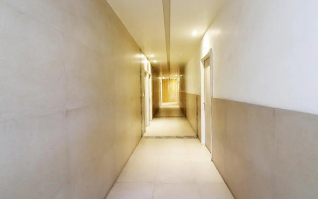 Hotel White Square by OYO Rooms