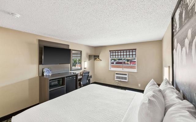 Super 8 by Wyndham Charlottesville