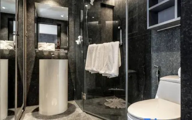 1BDR in  Kamala. 3 pools (rooftop Best Wi Fi.