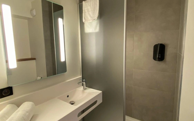 B&B HOTEL Clermont-Ferrand A71/A75 La Méridienne