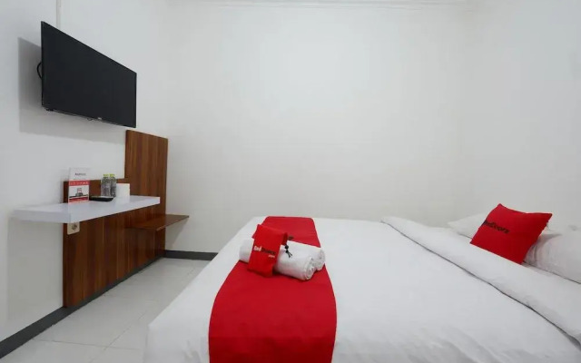 OYO 90426 Near Mall Ciputra 2