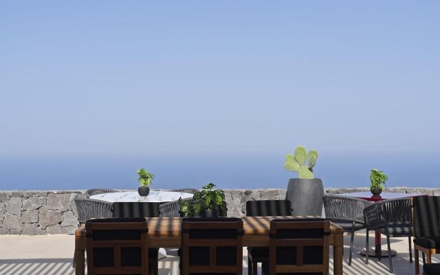 Cresanto Luxury Suites - Adults Only