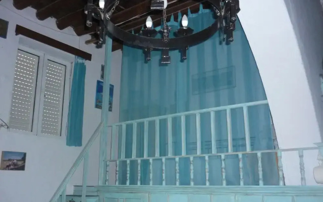 Traditional Villa 7 Mins Drive From Haraki Beach