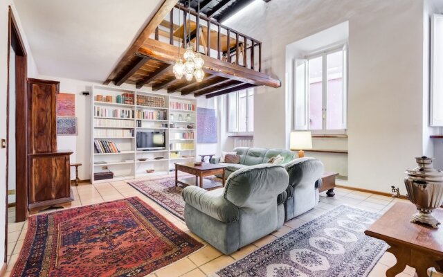 Large and Comfortable 6 Guests Flat in Trastevere