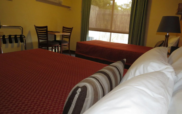 AAt 28 Goldsmith Motel