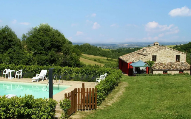 Belvilla by OYO Spacious Villa in Treia With Pool