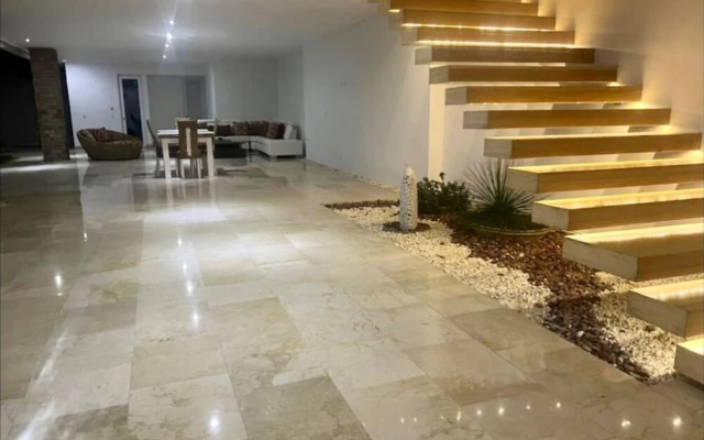 Villa Campestre con Piscina en Cali
