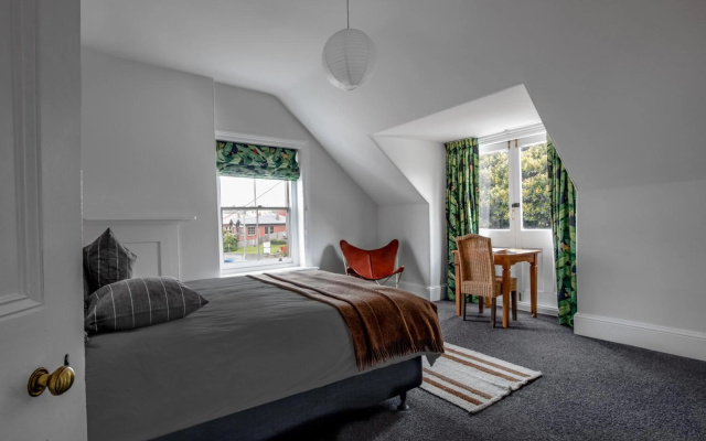 European Style House – Guest Rooms – North Hobart