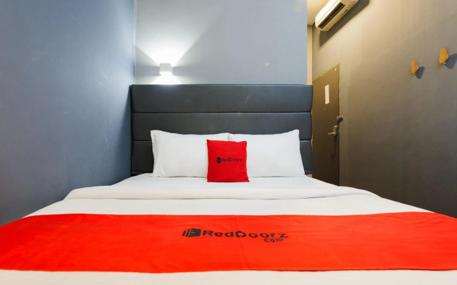RedDoorz Plus @ Danau Sunter Utara – Guest Rooms – Jakarta