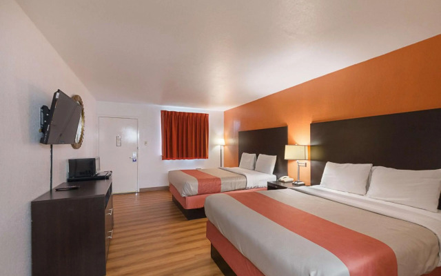 Motel 6 San Antonio, TX - I-10 West