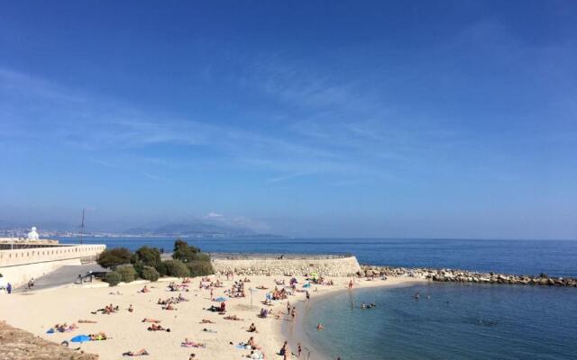 2 bedrooms 2 bathrooms apartment in Old Antibes