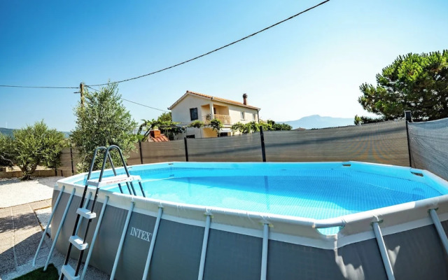 House Red Earth - Kastel Stafilic