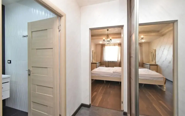 North Ave. apartment by Luxe Group HH777