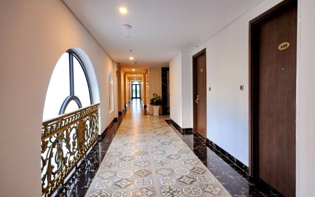 Crown Nguyen Hoang Hotel