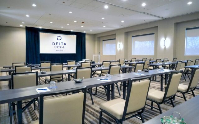 Renaissance Chicago Glenview Suites Hotel
