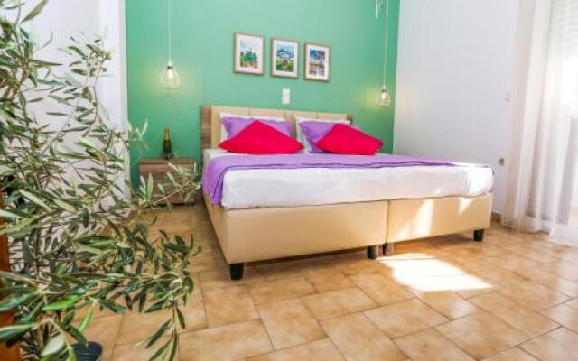 Yiannis Studios
