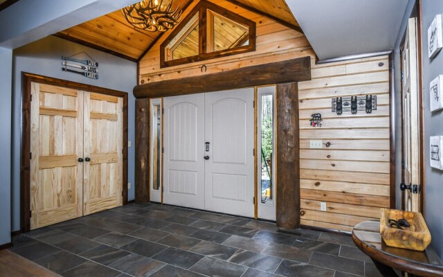 Hemlock Hideaway 6 Bedroom House