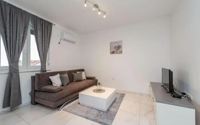 Star 5 modern & centrally ap for 4