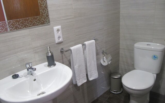 Hostal y Apartamento Molí de Mar