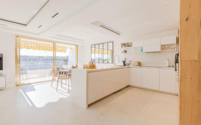 SERRENDY Splendid 3-bedroom apartment within an upscale