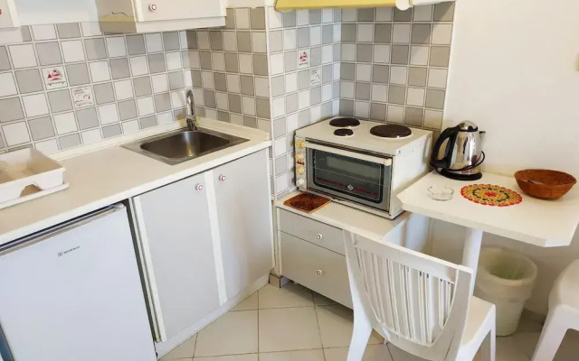 Renia Studios Standard Studio Overlooking the Swimming Pool