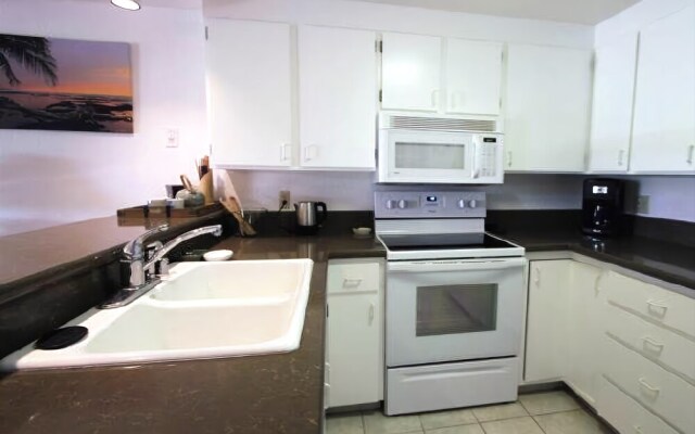 Condo With Great Sunsets and Golf Course Views