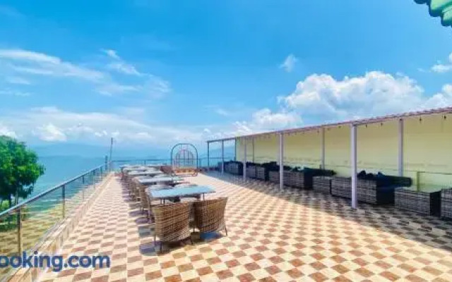 SPOT ON 393 Himalayan Sunrise