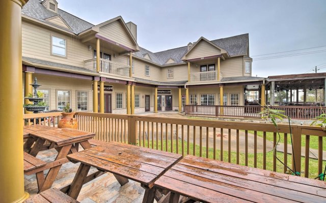 Apt w/ Balconies - Steps to Kemah Boardwalk!