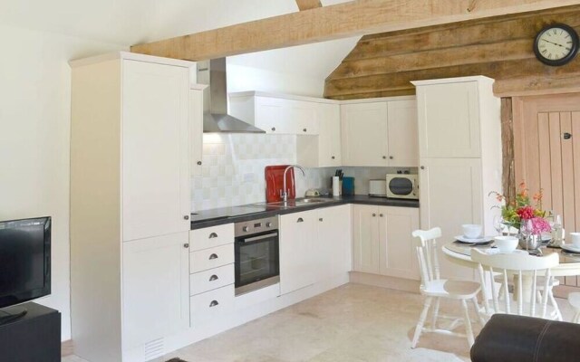 Luxury Cart Lodge set on the farm which featured in the 'Darling Buds of May'