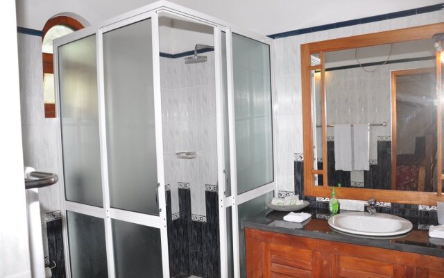 Warahena Beach Hotel