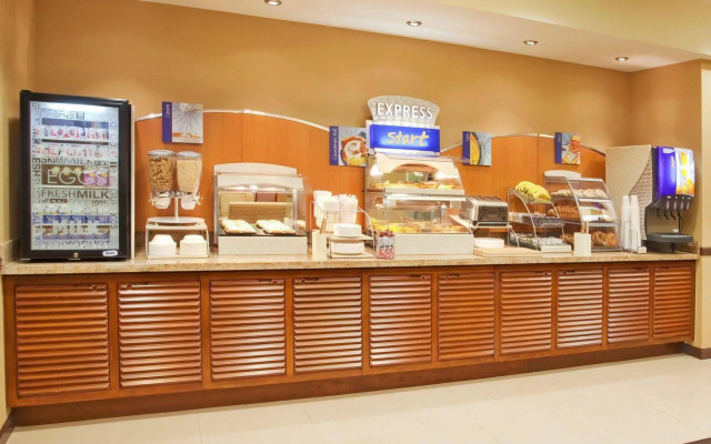 Holiday Inn Express & Suites Salinas by IHG