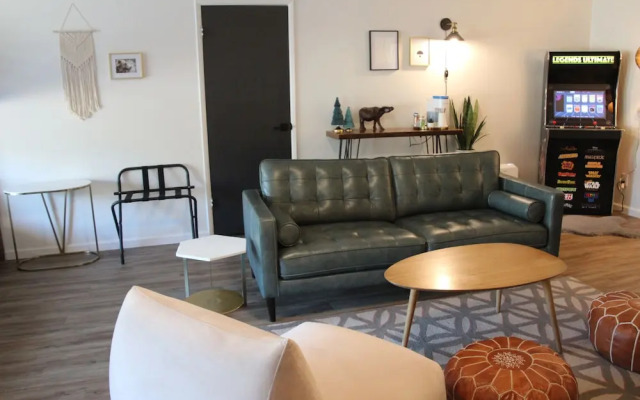 Sierra Blue Hotel & Swim Club