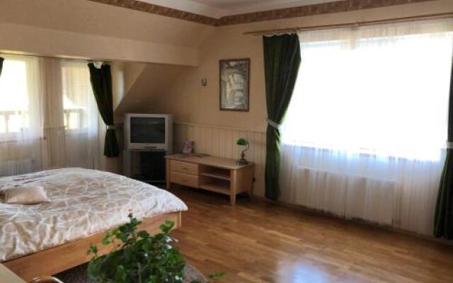 Family House Apartments