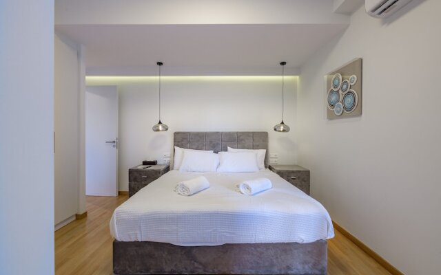 Lush Sapphire apt in the heart of Athens