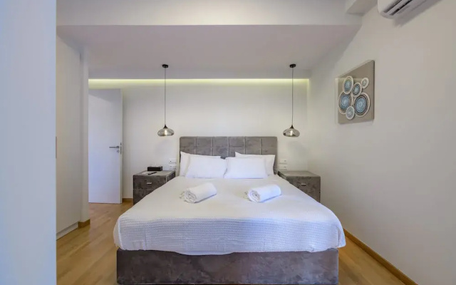 Lush Sapphire apt in the heart of Athens