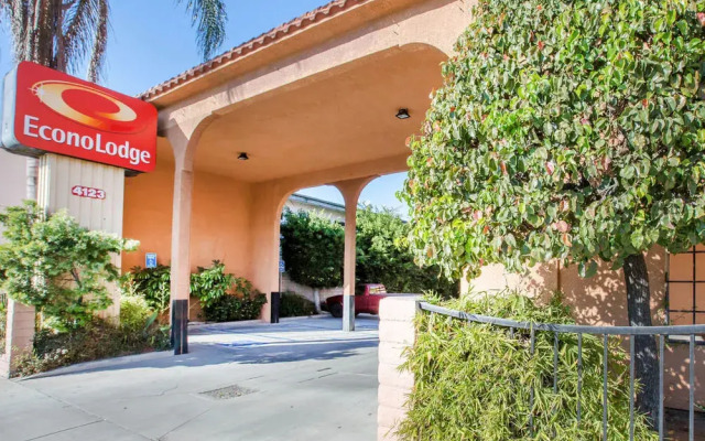 Econo Lodge Near Lax