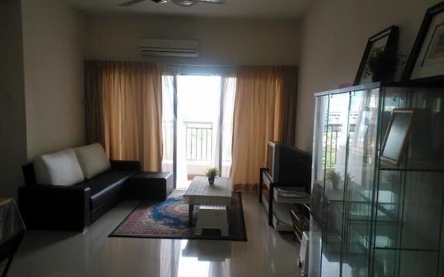 8 O Clock Lodge Condo Bandar Utama