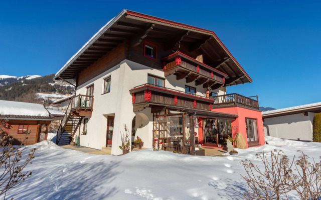 Apartment in Bramberg am Wildkogel with a garden