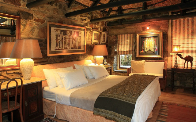 Moontide Guest Lodge