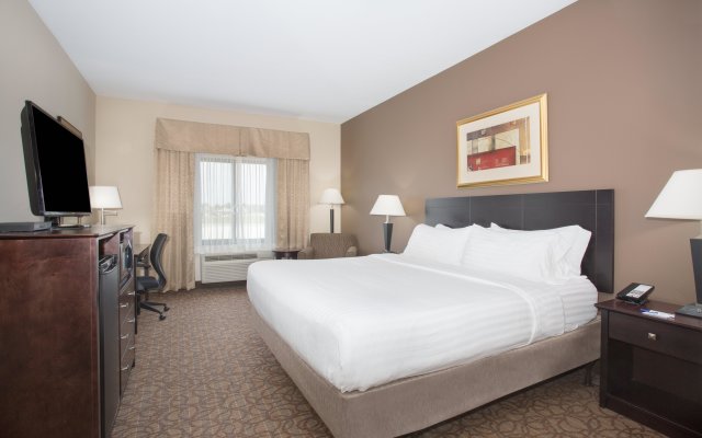 Holiday Inn Express Hotel & Suites Concordia, an IHG Hotel