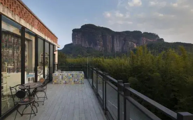 Wuyou Tongjin Mountain Inn
