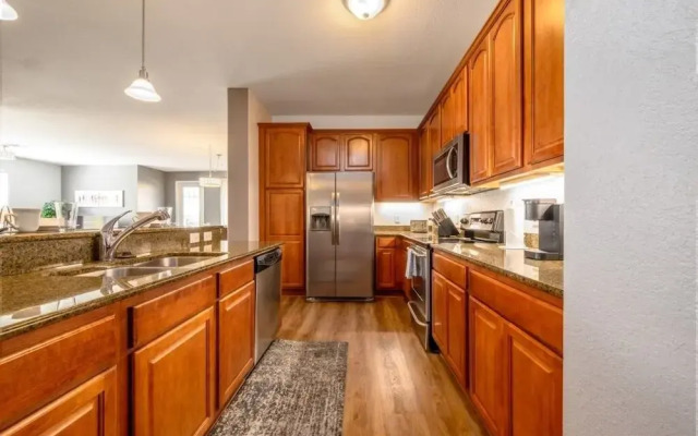 Vista Cay Electra 3 Bedroom Condo by RedAwning