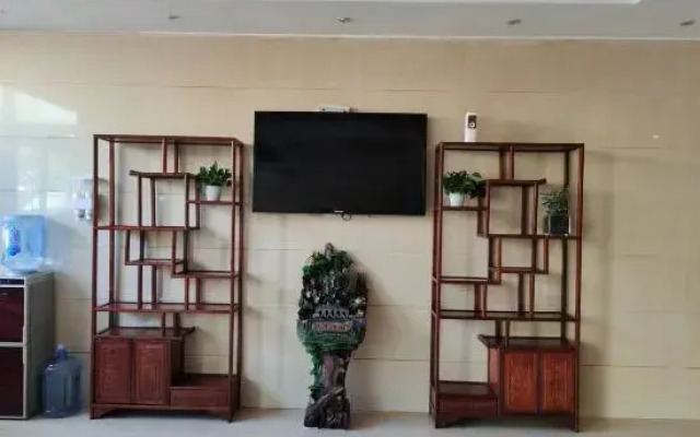 Xinyang Yuelong Hotel