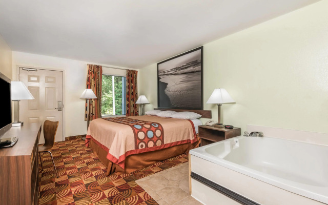 Super 8 by Wyndham Fayetteville