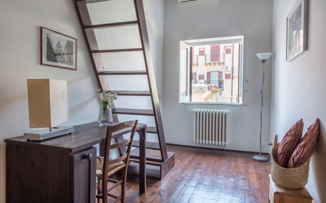Terrazza e stile sui tetti della Kalsa