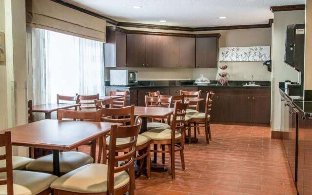 Baymont by Wyndham Flat Rock Hotel