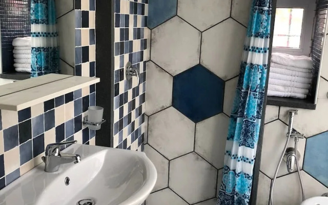 Room With Bathroom and Kitchen, With Independent Entrance