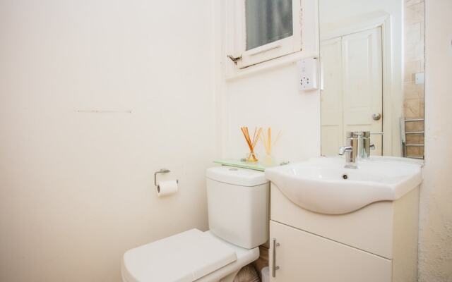 1 Bedroom Flat In West Kensington