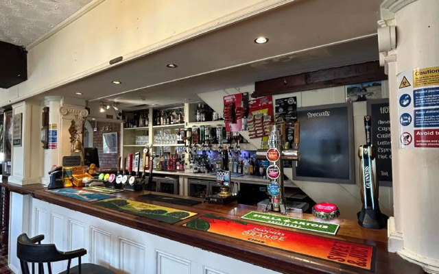 Halfway House Inn Country Lodge
