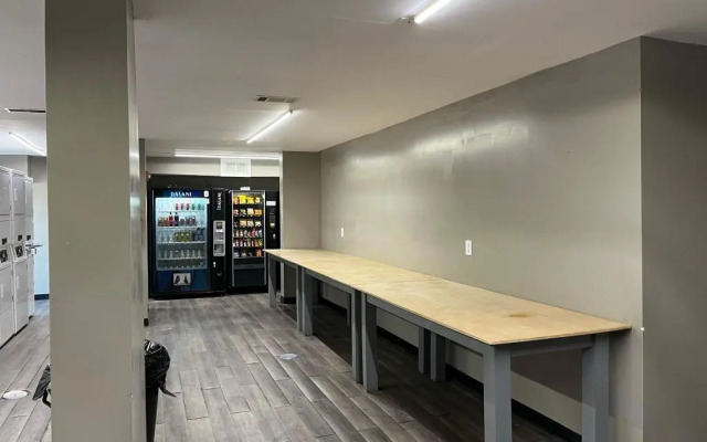 Budgetel Inn & Suites